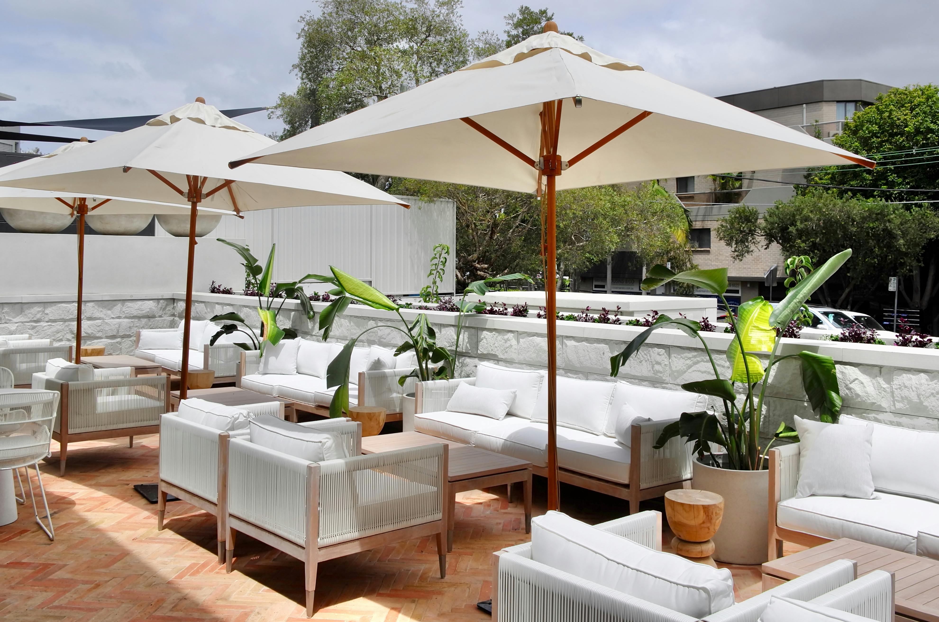 Best Patio Umbrellas for Shade and Comfort (2026 Guide)
